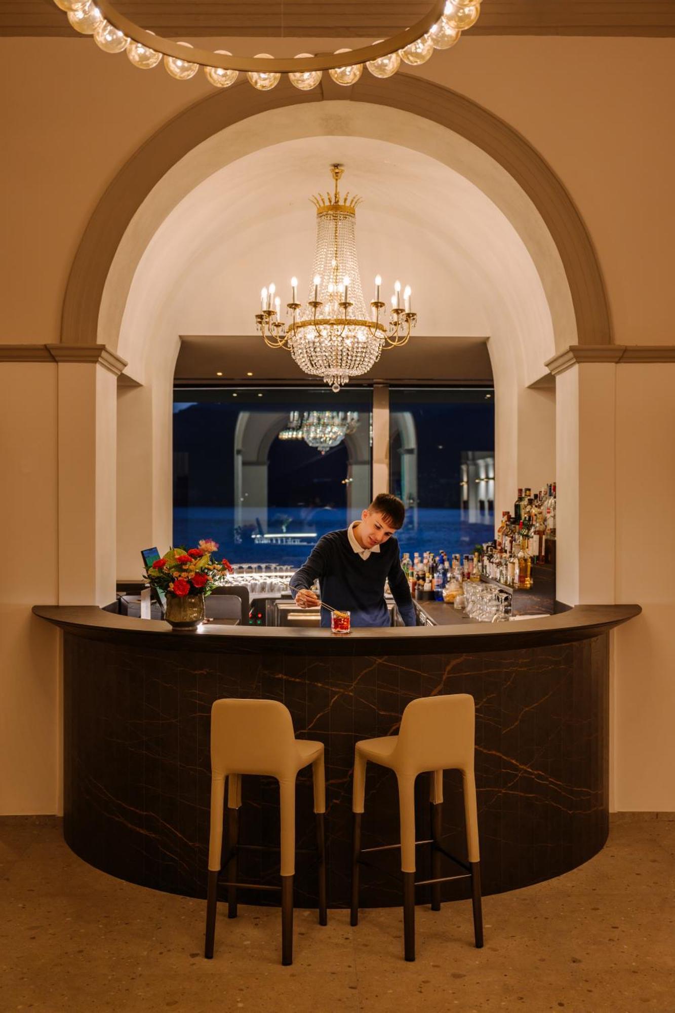 Hotel Royal Victoria, By R Collection Hotels Варена Екстериор снимка